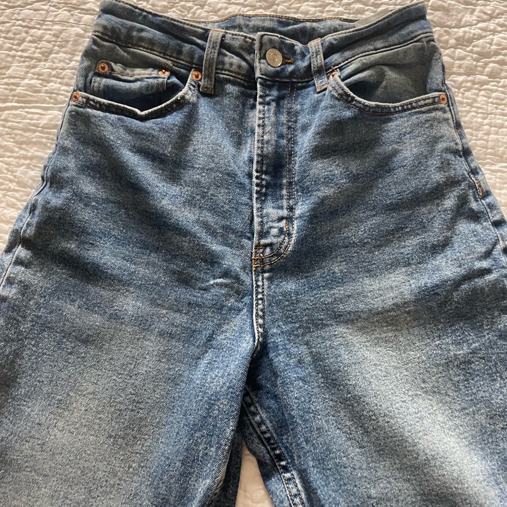 Divided size 4, high rise, mom jeans Light Blue Denim Jeans